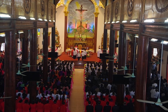 Giáo xứ Thuận Nghĩa khai mạc chu kỳ Tuần chầu lượt thứ 2 tại Giáo phận Vinh