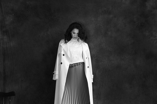 Hoa hậu Ngọc Khánh đẹp “hút hồn” trong bộ ảnh đen trắng