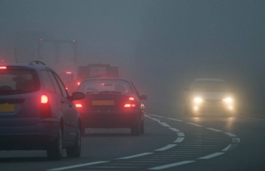 Sương mù có thể gây tai nạn cho lái xe như thế nào?