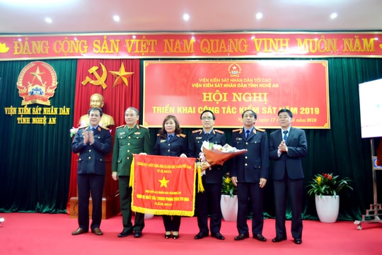 Viện Kiểm sát nhân dân Nghệ An đón nhận Cờ thi đua của Chính phủ