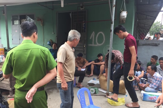 Bị công an vây bắt, 10 “con bạc” phi thân xuống sông tẩu thoát