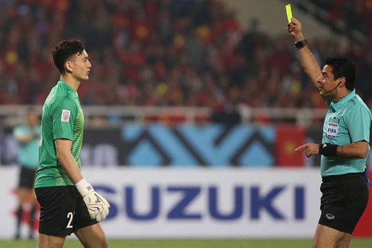Trọng tài người Iran Alireza Faghani cầm còi trận Việt Nam đấu Jordan