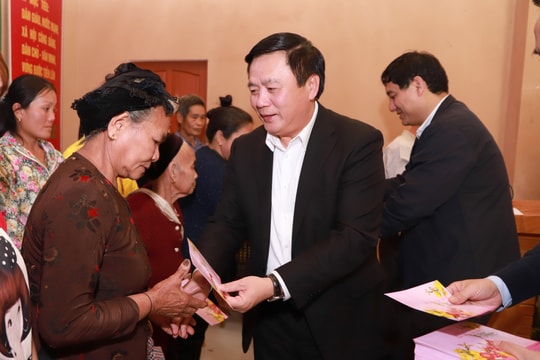 Bí thư Trung ương Đảng Nguyễn Xuân Thắng chúc Tết huyện vùng biên tại Nghệ An