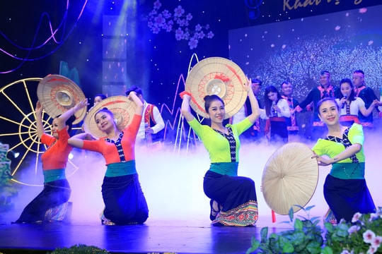 Ấn tượng đêm nhạc Lương Tuyển “Khát vọng đại ngàn”