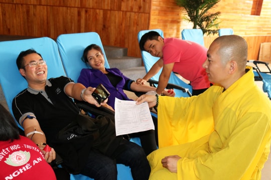 Hơn 180 phật tử chùa Cổ Am tham gia hiến máu tình nguyện