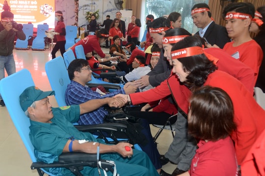 Hàng ngàn người dân tham gia hiến máu trong ngày hội “Chủ nhật Đỏ”