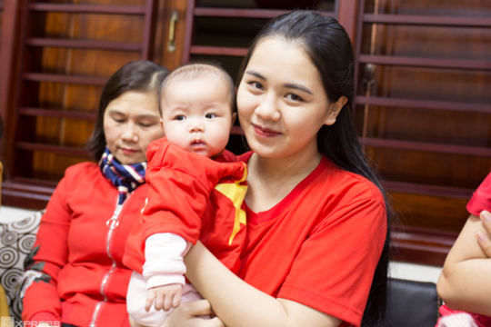 Kỳ tích vào tứ kết Asian Cup là “quà mừng” kỷ niệm ngày cưới của thủ quân Quế Ngọc Hải 