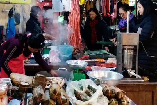 Lo ngại giò bẩn, người nội trợ mua thịt, thuê người chế biến