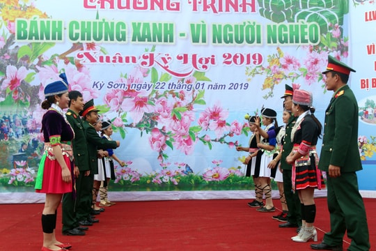 Sôi nổi hội thi gói bánh chưng vì người nghèo trên vùng biên xứ Nghệ