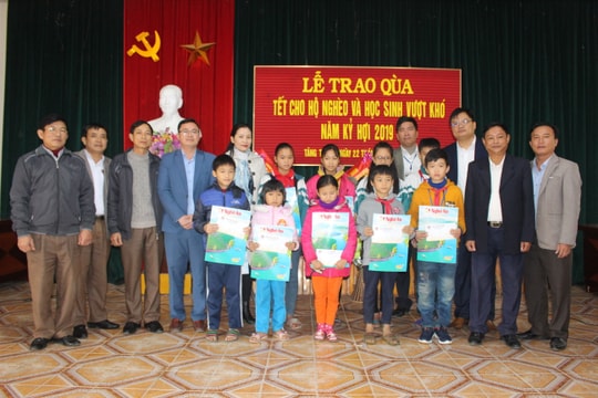 Báo Nghệ An, Công ty Bất động sản Tâm Quê trao quà Tết tới người nghèo ở Yên Thành