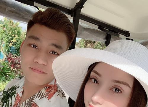 Văn Thanh cùng bạn gái nghỉ dưỡng sang chảnh sau khi về nước