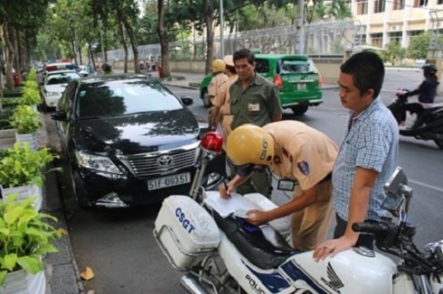 Dừng, đỗ xe như thế nào là đúng luật để tránh bị phạt?