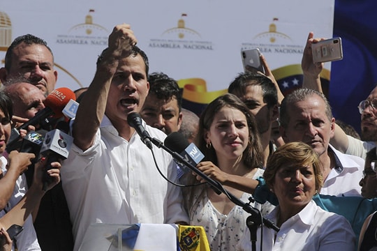 Nóng: Lãnh đạo phe đối lập Venezuela tuyên bố mình là tổng thống