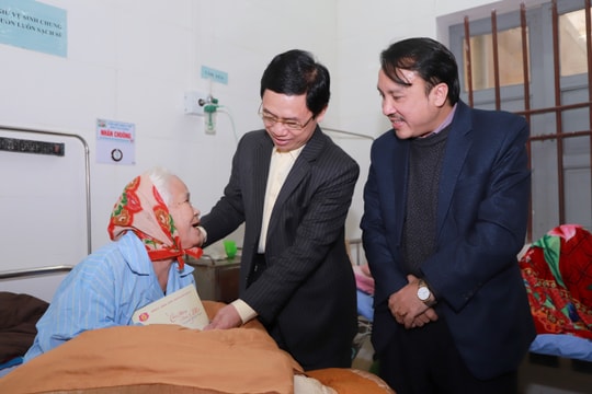 Đồng chí Nguyễn Xuân Sơn thăm, chúc Tết tại Cửa Lò và Hải đội 137