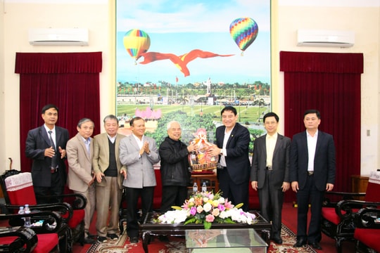 Ủy ban Đoàn kết công giáo thăm, chúc Tết Tỉnh ủy, UBND tỉnh