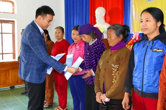 Mobifone Nghệ An trao 69 suất quà Tết cho hộ nghèo huyện Thanh Chương