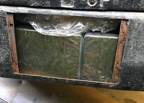 3 thanh niên Nghệ An “quấn” 120 bánh heroin quanh ôtô chở về Việt Nam