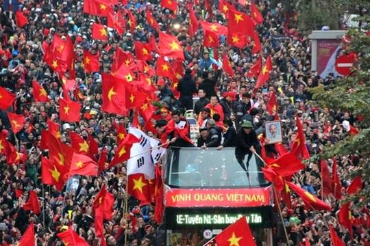 14h15 hôm nay, ĐT Việt Nam về đến Hà Nội? Ronaldo sắp bị tước hết huân chương danh dự?