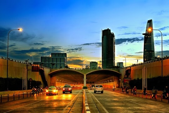 Kinh nghiệm “vàng” khi lái ô tô trong hầm đường bộ