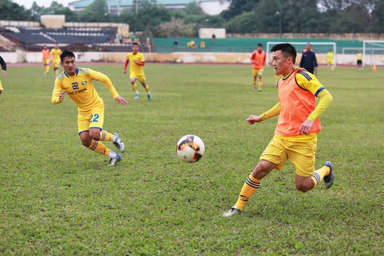 Hậu vệ Trần Đình Đồng chính thức trở lại khoác áo SLNA