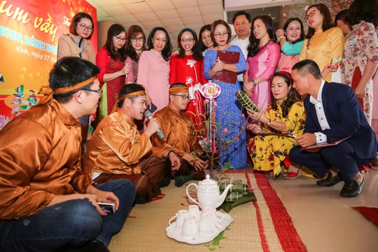 Báo Nghệ An vui Tết sum vầy