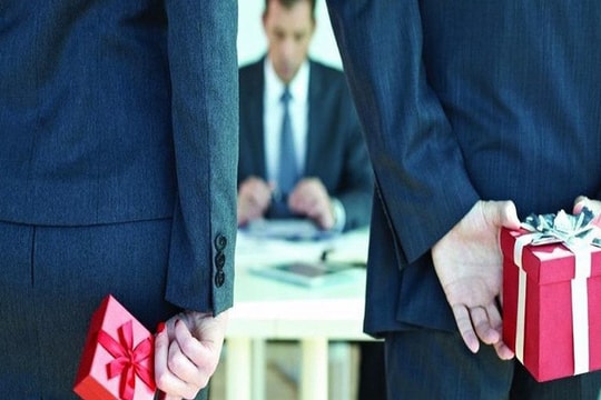 Quà tết: Món nào nịnh bợ, món nào trong sáng?