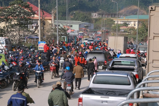 Náo nức phiên chợ biên Nghệ An những ngày giáp Tết