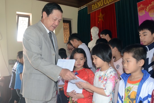 Phó Chủ tịch UBND tỉnh Lê Minh Thông chúc Tết các bệnh viện, cơ sở xã hội