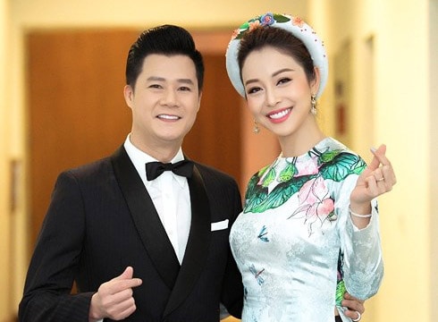 Hoa hậu Jennifer Phạm “thả tim“ bên chồng cũ Quang Dũng tại sự kiện