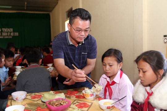 Cách giữ học sinh không vắng học về Tết sớm của trường vùng cao ở Nghệ An 