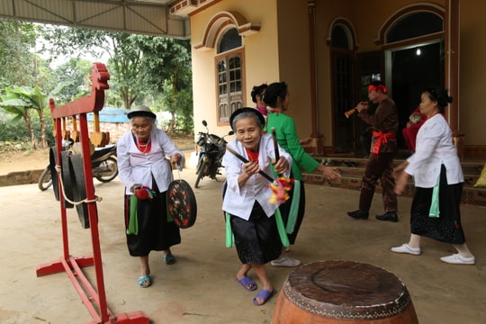 Đồng bào Thổ Nghệ An vui làn điệu “dạ ời” ngày Tết