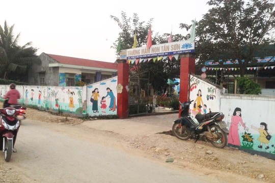 Bé trai 3 tuổi tử vong nghi do dây áo vướng máng cầu trượt thắt vùng cổ