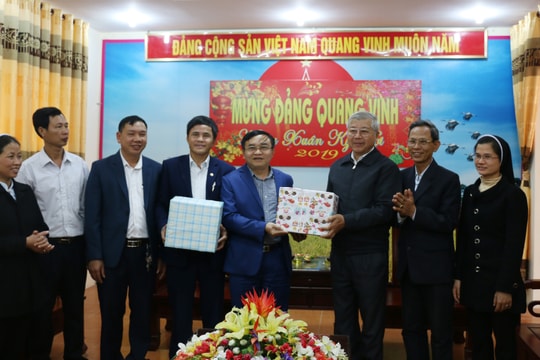 Ban Đoàn kết công giáo Đô Lương chúc mừng ngày thành lập Đảng và Tết cổ truyền  ​