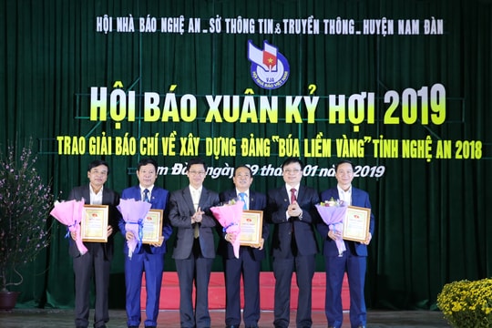 Trao giải Báo chí “Búa liềm vàng” tỉnh Nghệ An 2018
