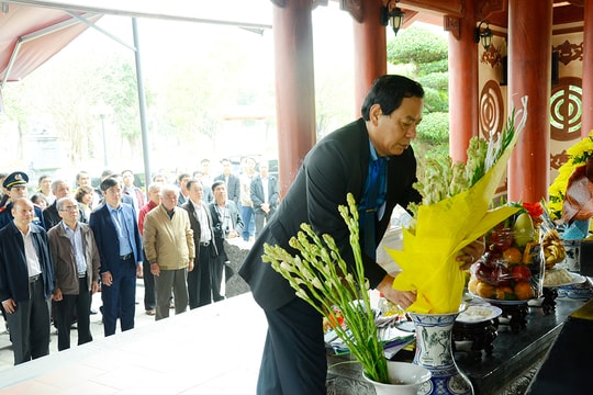 Ngành Giao thông vận tải dâng hương tưởng niệm các Anh hùng liệt sỹ