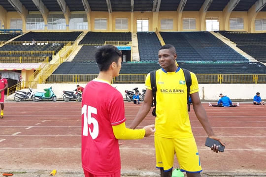 Tiền đạo Olaha trở lại SLNA ăn Tết Nguyên đán cùng đồng đội 