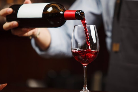 7 cách nhận biết rượu vang thật - giả cực chính xác bạn cần biết trong dịp Tết
