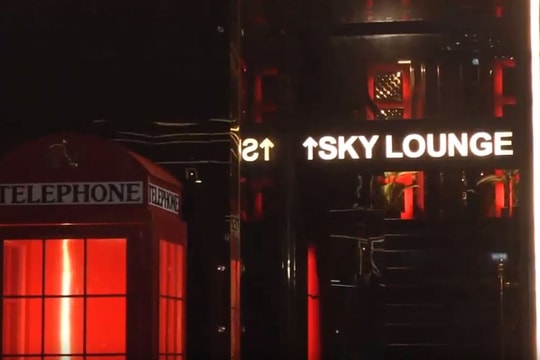 Video nhiều nam thanh, nữ tú và bóng cười trong quán bar ở thành phố Vinh