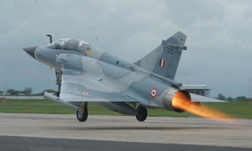 Tiêm kích Ấn Độ rơi, phi công tử nạn vì rơi trúng xác máy bay