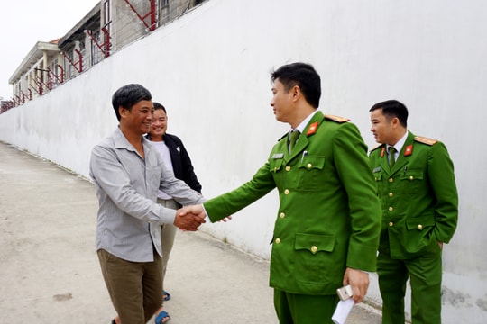 Nhiều phạm nhân được giảm án, trở về ăn Tết với gia đình