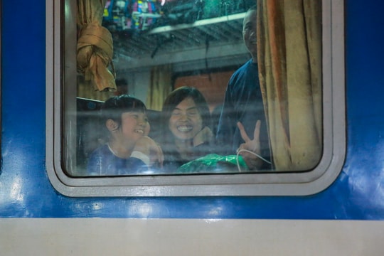 Sân ga chiều cuối năm