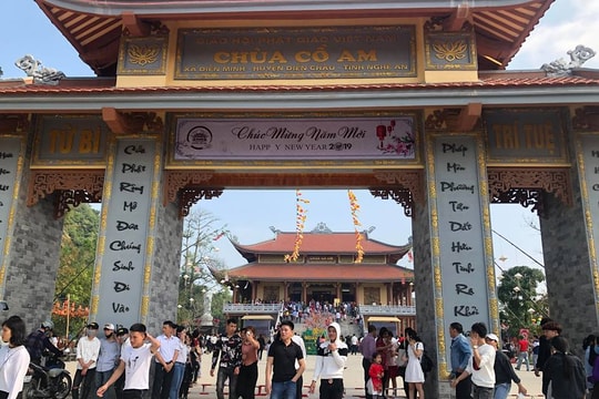 Hàng nghìn người về chùa Cổ Am lễ Phật đầu năm