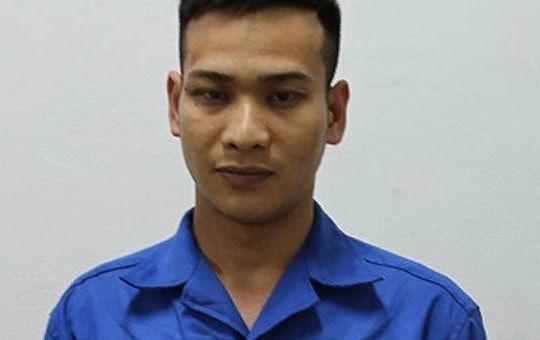 Bắt gã trai làng cầm dao đuổi chém công an