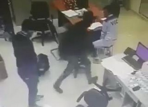 Tấn công trạm thu phí cao tốc, cướp hàng trăm triệu đồng