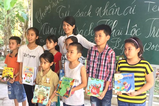 Tặng sách – khai lộc tri thức tại “ngôi nhà trí tuệ” ở Nghệ An