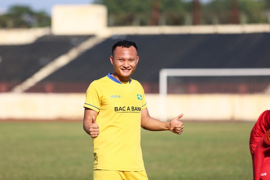 Nóng: Tuyển thủ Trọng Hoàng tập khai xuân cùng SLNA 