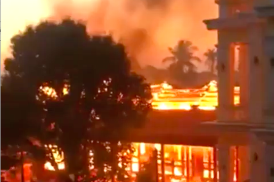 Ngôi nhà gỗ tiền tỷ cháy rụi ngày mùng 4 Tết