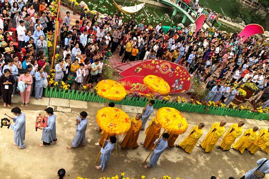 Hàng vạn người về dự Đại lễ cầu an đầu Xuân tại chùa Cổ Am