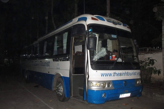 Nhóm đối tượng truy sát tài xế hàng chục cây số, hành khách hoảng loạn