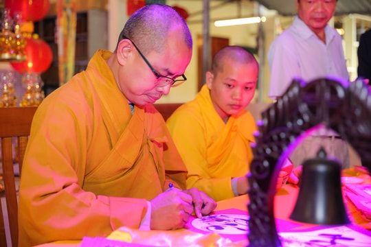 Ngày hội khai bút và cầu nguyện cho các phương tiện tham gia giao thông tại chùa Đức Hậu